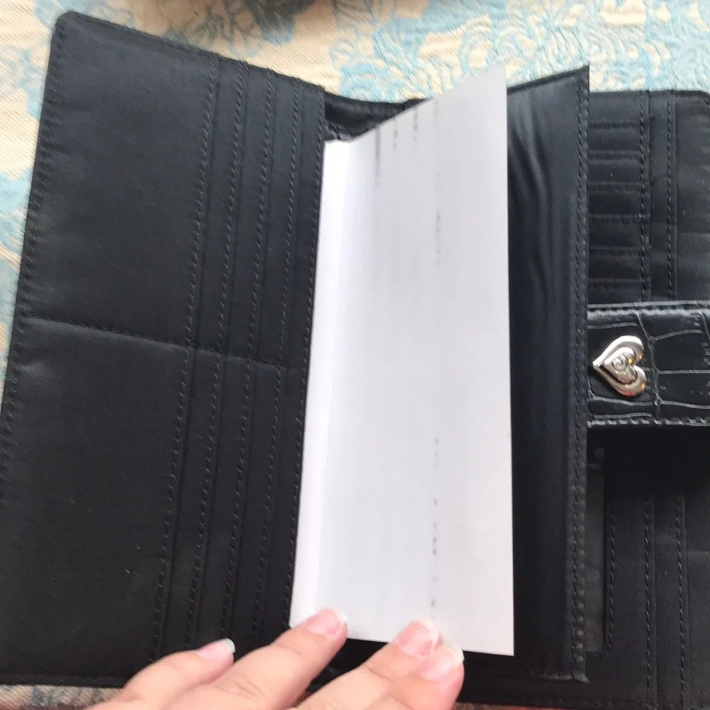 Snap clutch wallet by mundo black NWT vegan alligator